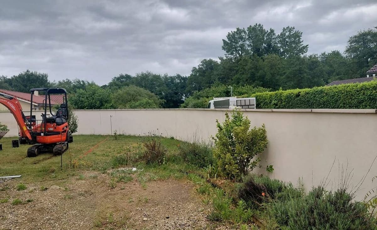 Création complète d’un jardin à Bâgé-Dommartin — avant